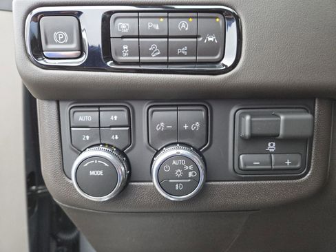 New 2026 GMC Yukon XL Elevation image 6