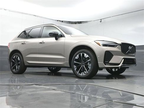 Used 2026 Volvo XC60 B5 Plus w/ Protection Package Premier image 41