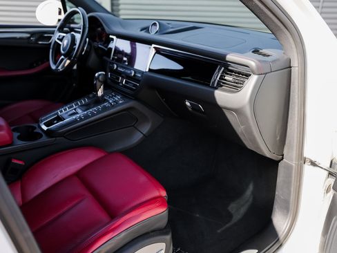 Certified 2020 Porsche Macan S image 29