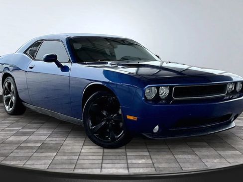Used 2012 Dodge Challenger R/T RWD image 3
