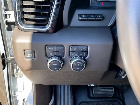 Used 2024 GMC Sierra 2500 Denali w/ Denali Reserve Package image 32