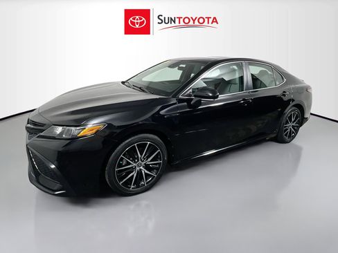 Used 2021 Toyota Camry SE image 9