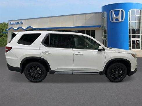 New 2025 Honda Pilot Touring image 6