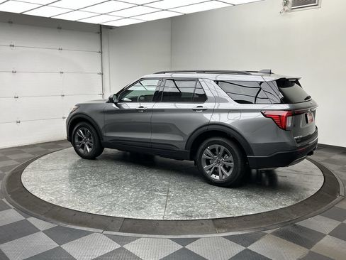 Used 2026 Ford Explorer Active w/ Active Comfort Package AWD/4WD image 2