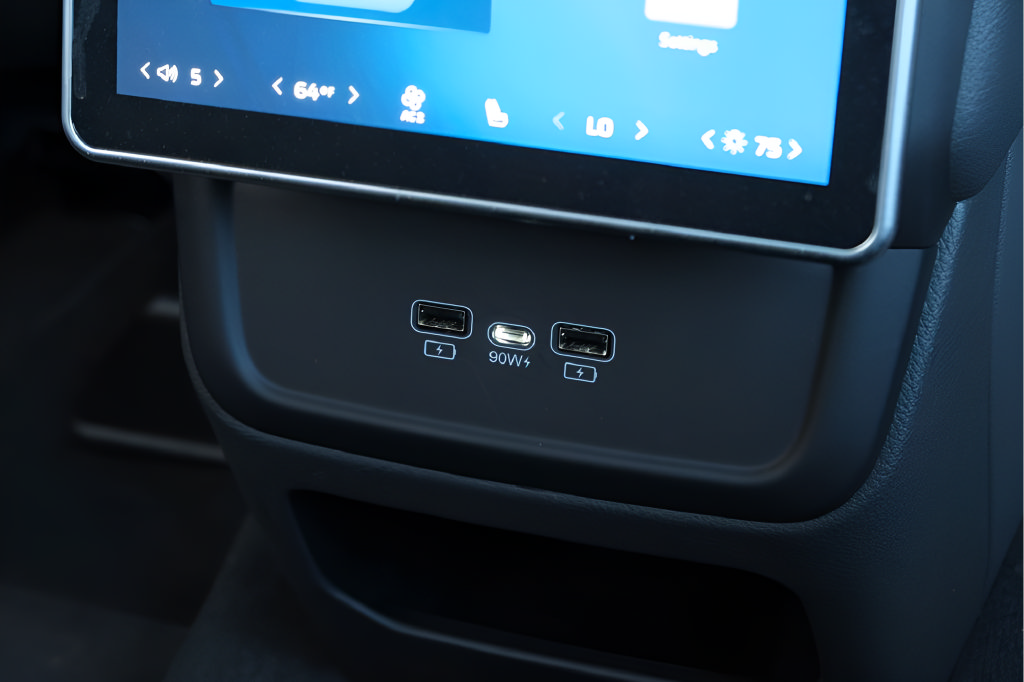 New 2024 VinFast VF 9 Plus AWD/4WD image 33