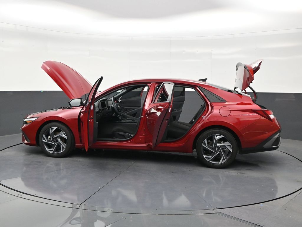 Used 2025 Hyundai Elantra Sport FWD image 30