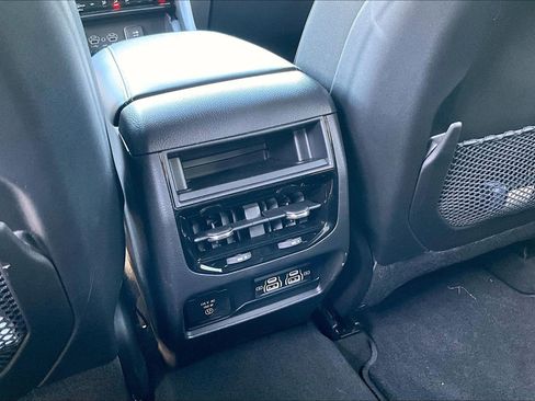 Used 2025 Jeep Grand Cherokee Altitude AWD/4WD image 10