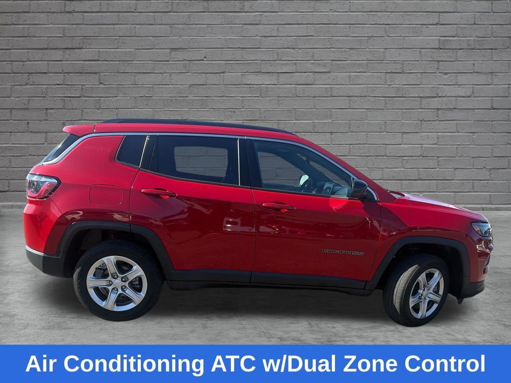 Used 2023 Jeep Compass Latitude w/ Convenience Group AWD/4WD image 10