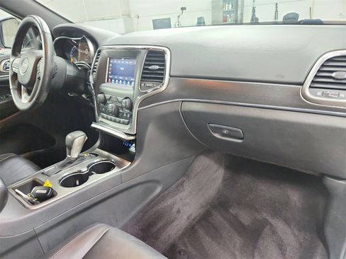 Used 2018 Jeep Grand Cherokee Limited image 39