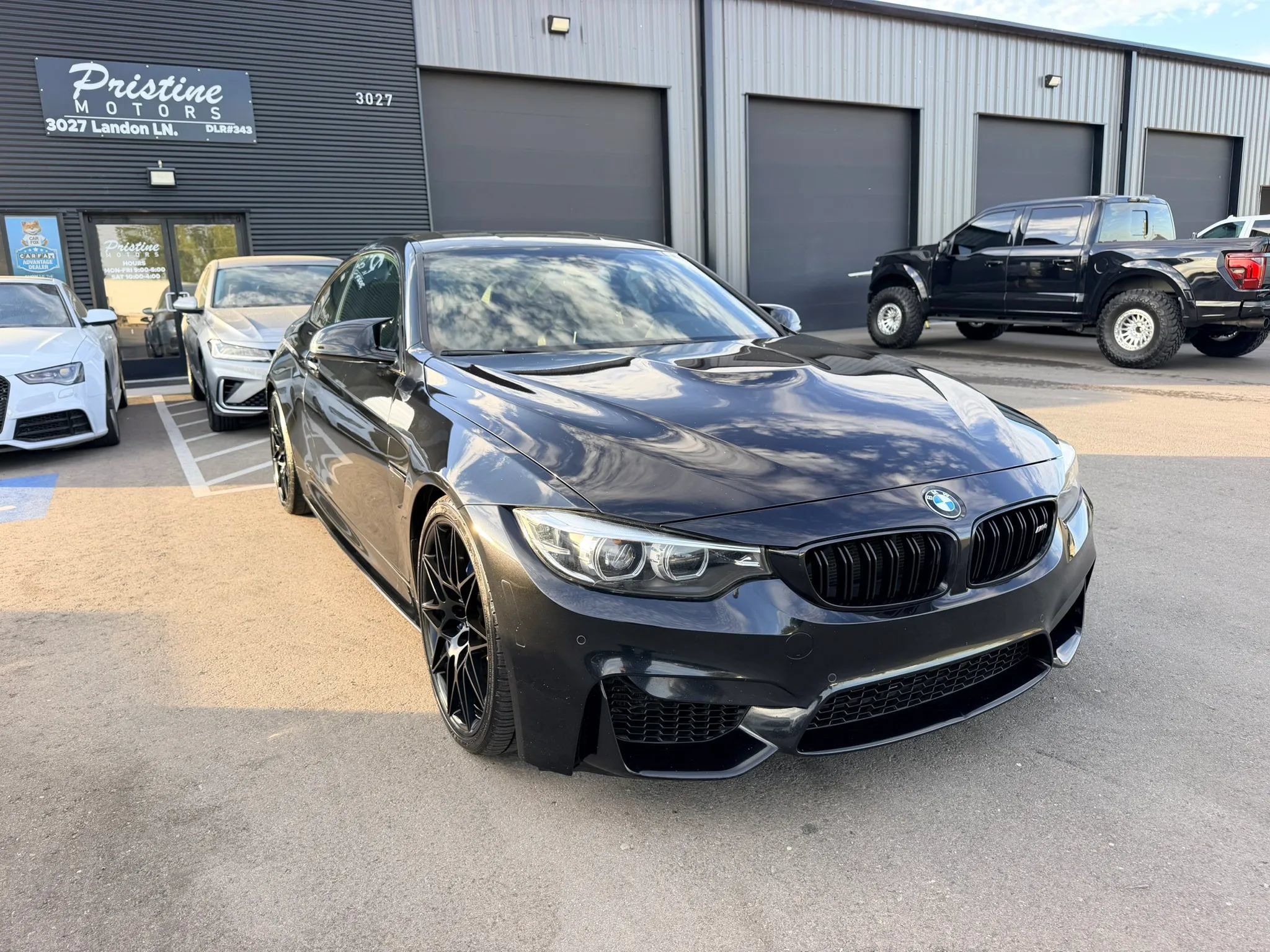 Used 2018 BMW M4 Coupe RWD image 3