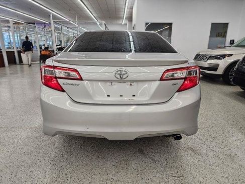 Used 2014 Toyota Camry SE FWD image 6