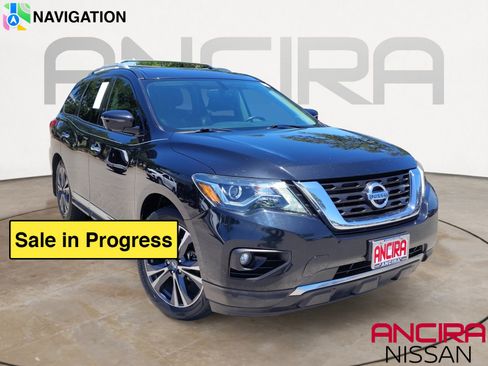 Used 2017 Nissan Pathfinder Platinum FWD image 1