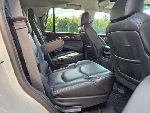 Used 2018 Cadillac Escalade Premium Luxury w/ LPO, Radiant Package AWD/4WD image 11