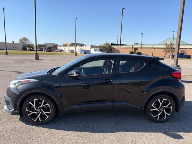 Used 2018 Toyota C-HR XLE FWD image 3