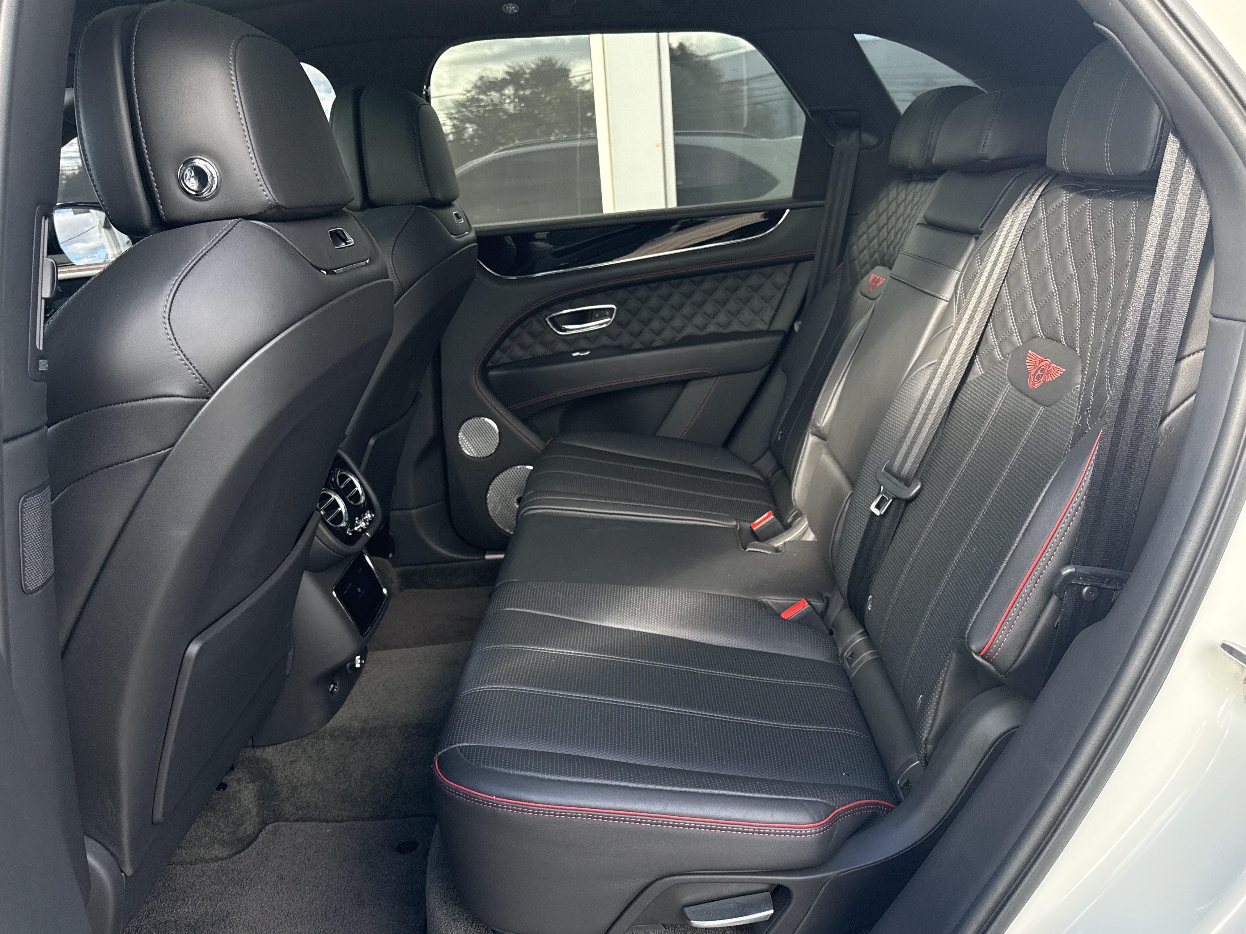 Used 2022 Bentley Bentayga AWD/4WD image 27