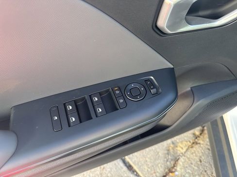 New 2025 Kia K4 LXS image 21