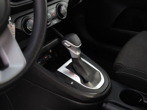 Used 2024 Kia Forte LXS image 7