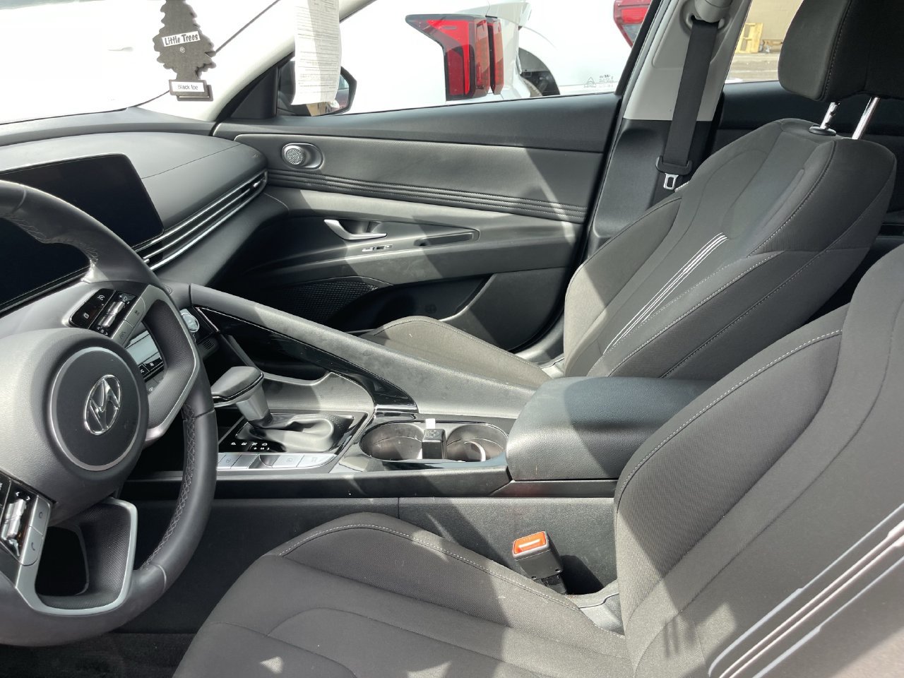 Used 2023 Hyundai Elantra SEL w/ Convenience Package FWD image 8