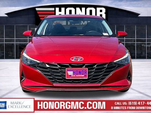 Used 2022 Hyundai Elantra SEL image 2