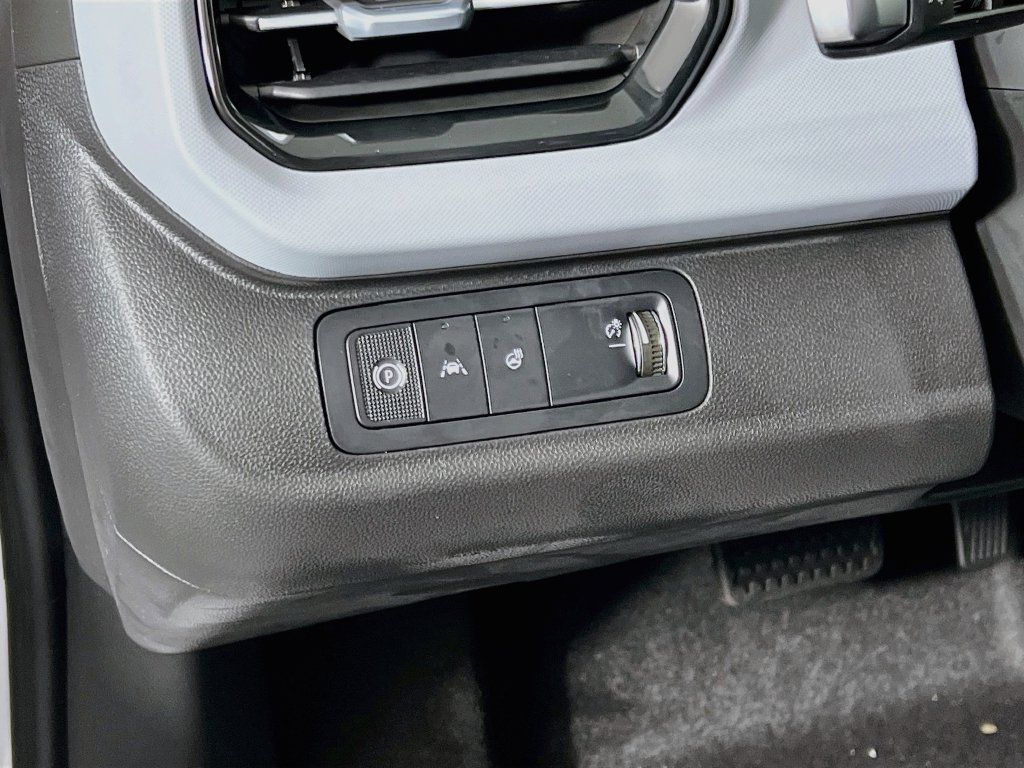 New 2027 Chevrolet Bolt LT w/ Super Cruise Package FWD image 10