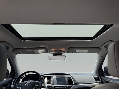 Used 2019 Toyota Highlander XLE FWD image 20