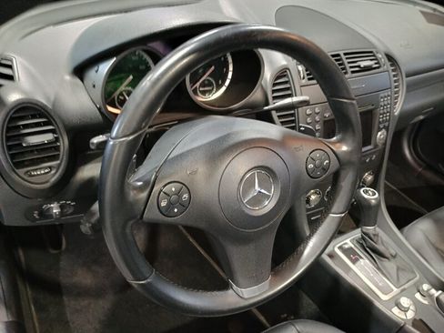 Used 2011 Mercedes-Benz SLK 300 image 22