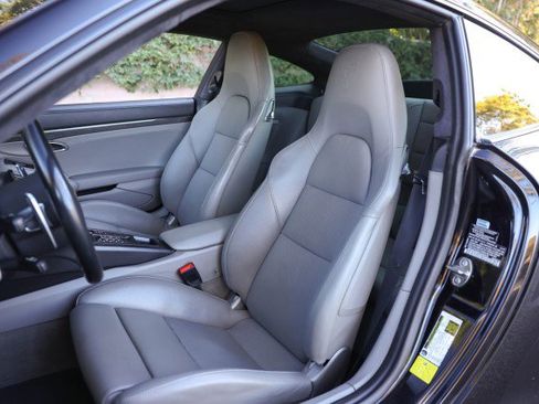 Used 2015 Porsche 911 Turbo S image 24