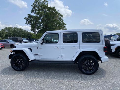 Used 2023 Jeep Wrangler Unlimited Sahara AWD/4WD image 7