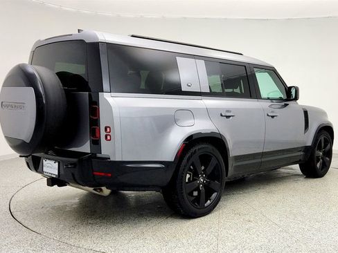 Used 2024 Land Rover Defender 130 X-Dynamic SE image 5