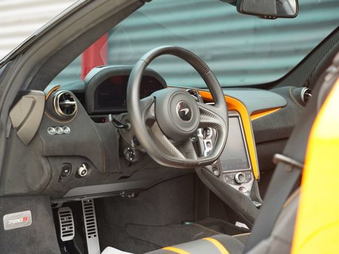 Used 2022 McLaren 720S Performance RWD image 24