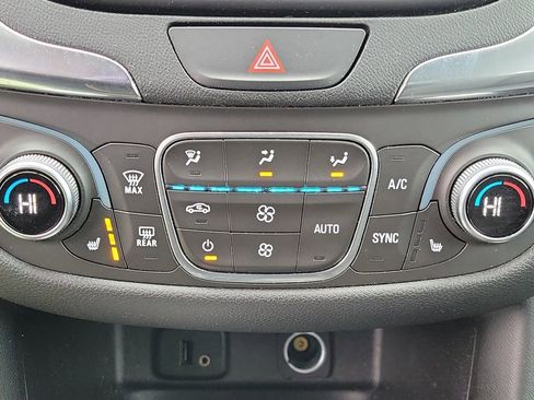 Used 2018 Chevrolet Equinox LT image 29