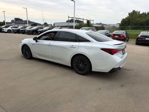 Used 2020 Toyota Avalon XSE w/ All Weather Liner Package FWD image 2