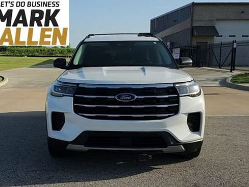 Used 2025 Ford Explorer Active AWD/4WD image 3
