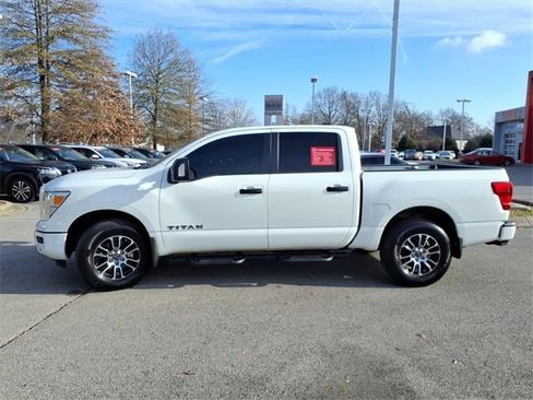 Certified 2024 Nissan Titan SV w/ SV Convenience Package image 18