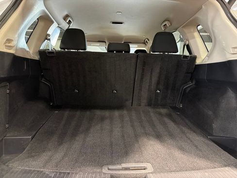 Used 2024 Nissan Rogue SV FWD image 27