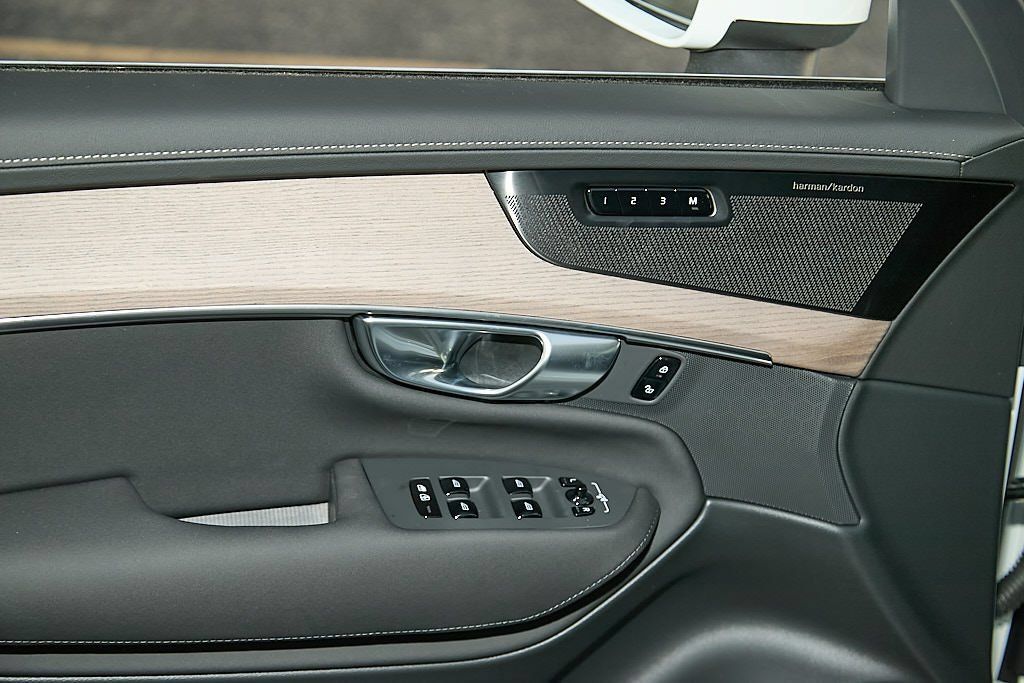 New 2026 Volvo XC90 B6 Plus w/ Protection Package AWD/4WD image 11