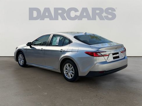 Used 2025 Toyota Camry LE image 5
