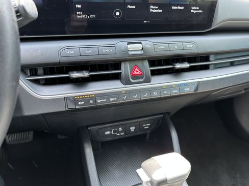 Used 2025 Kia K4 LXS image 27