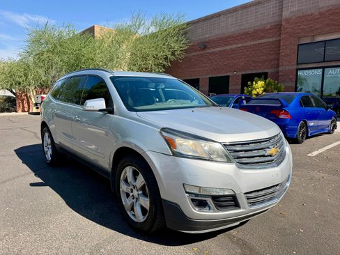 Used 2016 Chevrolet Traverse LT w/ Style and Technology Package AWD/4WD image 3