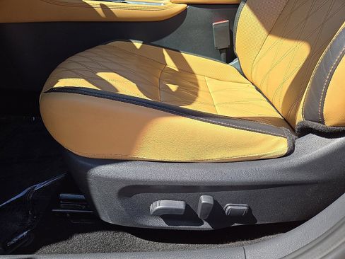 Used 2025 Nissan Sentra SV w/ SV Premium Package FWD image 24
