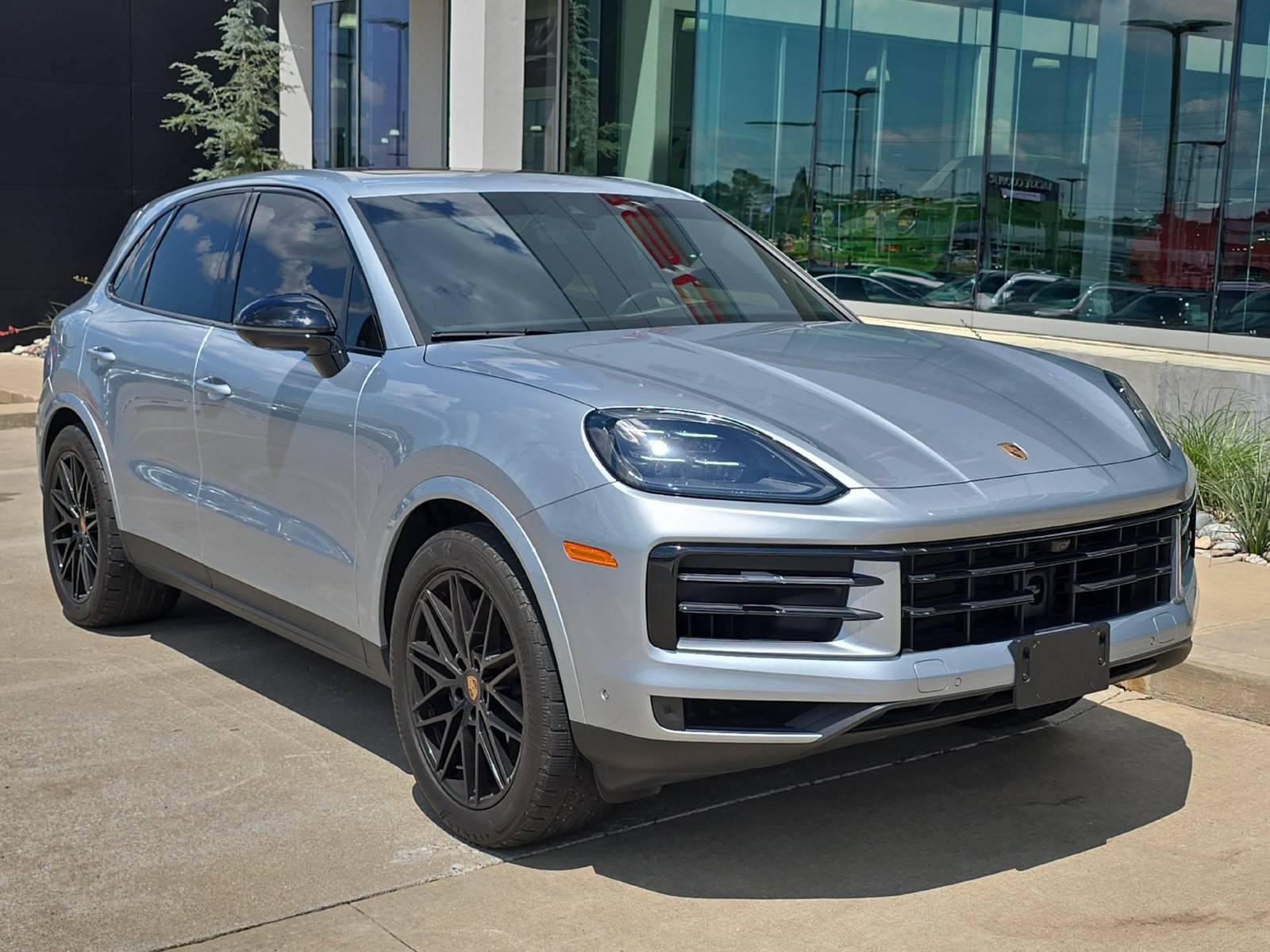 Certified 2025 Porsche Cayenne AWD/4WD image 9