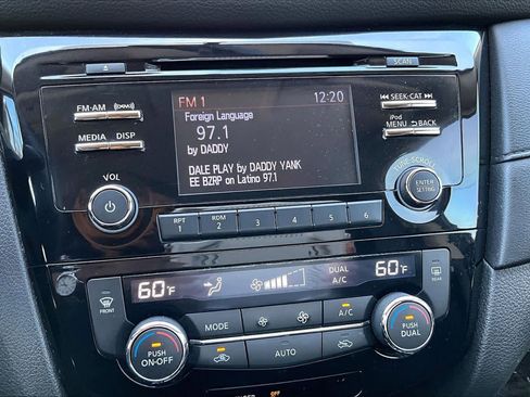 Used 2017 Nissan Rogue SV w/ Midnight Edition Package image 31