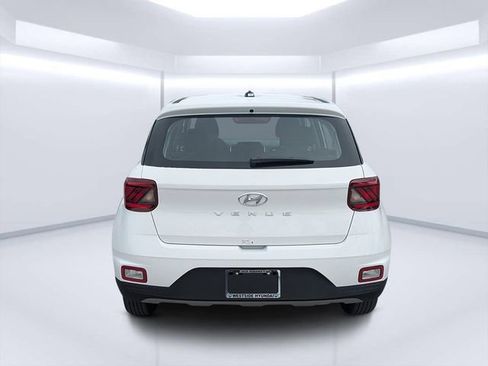 New 2026 Hyundai Venue SE image 4