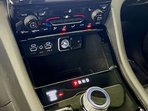 Used 2022 Jeep Grand Cherokee L Limited image 17