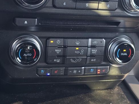 Used 2018 Ford F150 Platinum w/ Equipment Group 701A Luxury image 22