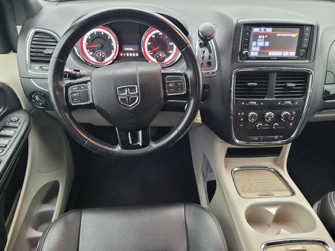 Used 2018 Dodge Grand Caravan SXT FWD image 22