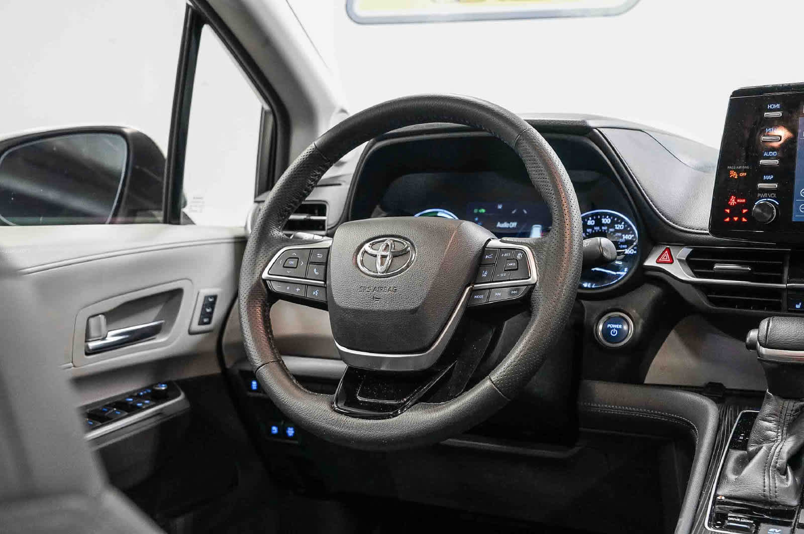 Used 2021 Toyota Sienna Limited FWD image 15