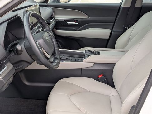 Used 2024 Toyota Grand Highlander XLE image 18