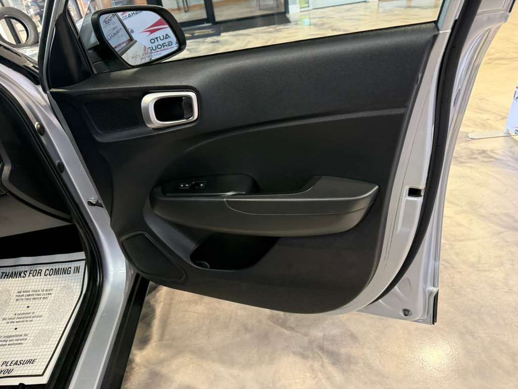 Used 2021 Hyundai Venue SE FWD image 49
