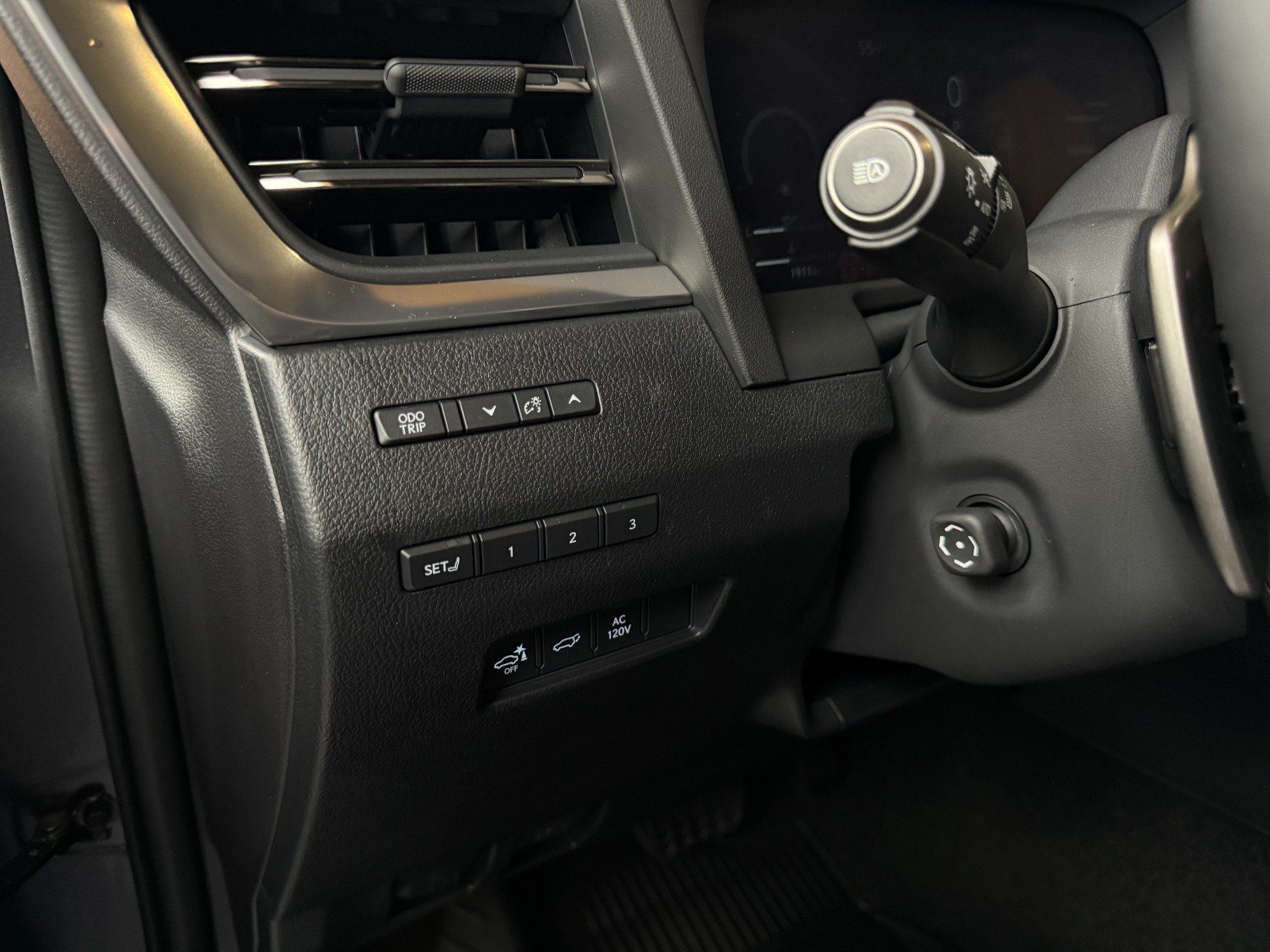 Used 2025 Lexus GX 550 w/ Accessory Package (2T) AWD/4WD image 12